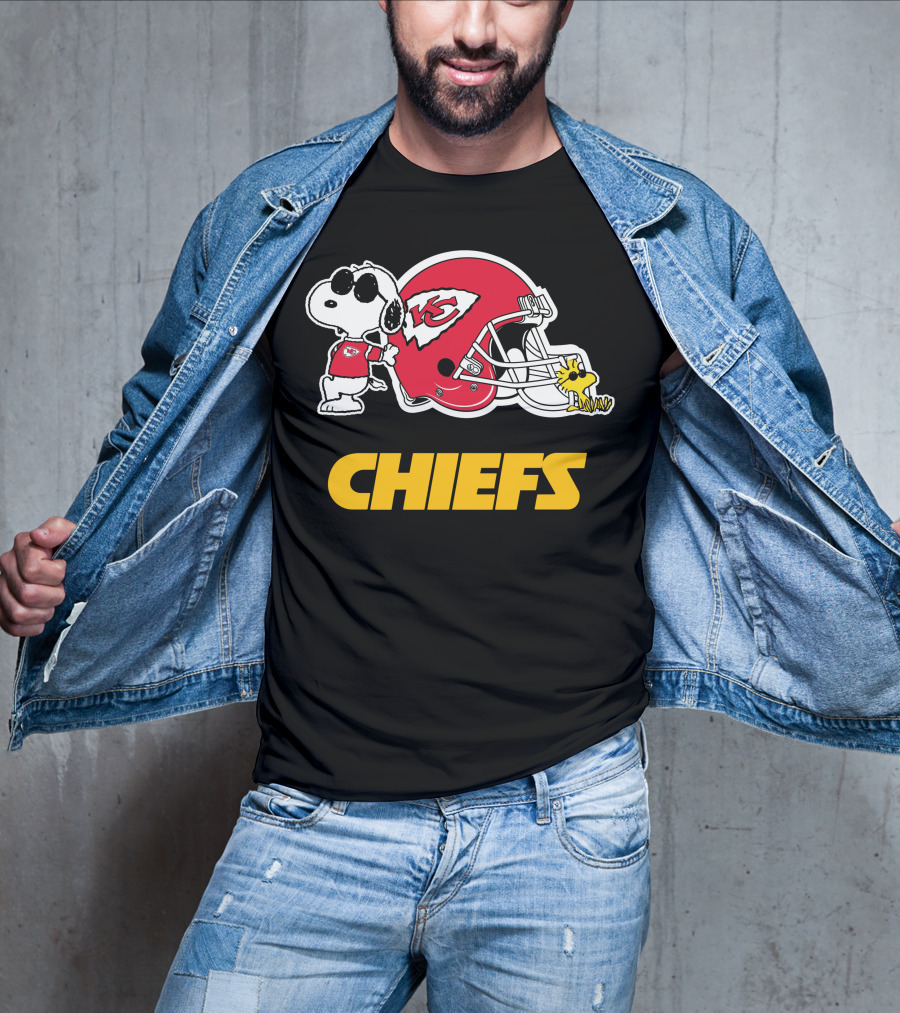 Kansas City Chiefs Snoopy Joe Cool Woodstock Helmet Chiefs T-Shirt