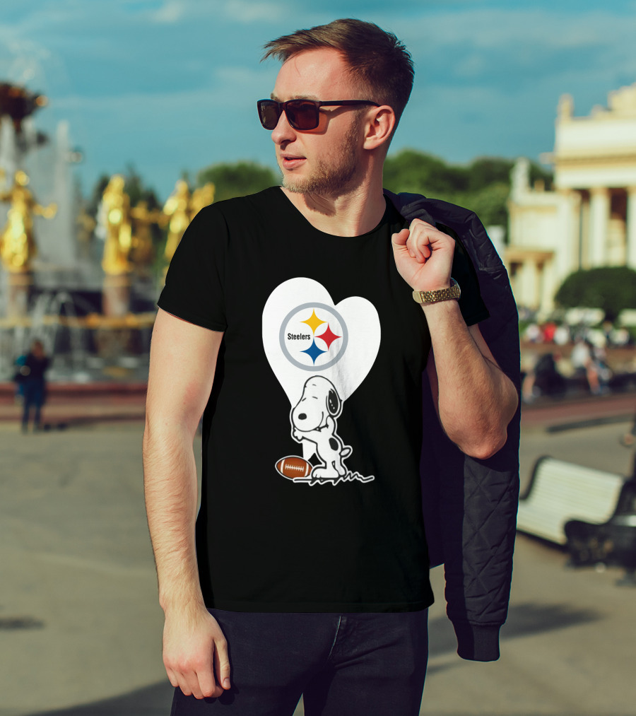 Pittsburgh Steelers Snoopy Heart And Football T-Shirt