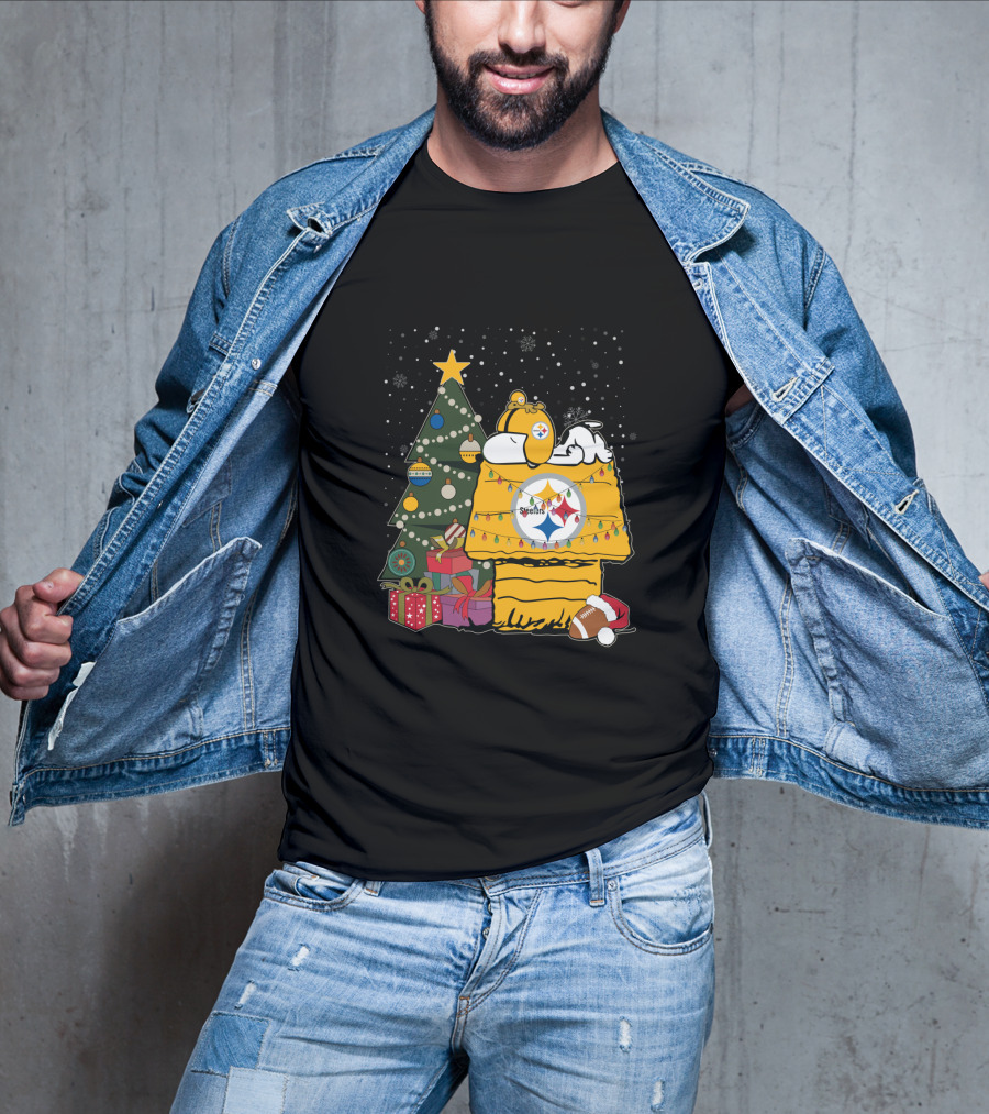 Pittsburgh Steelers Christmas Snoopy Doghouse Festive Holiday Scene T-Shirt