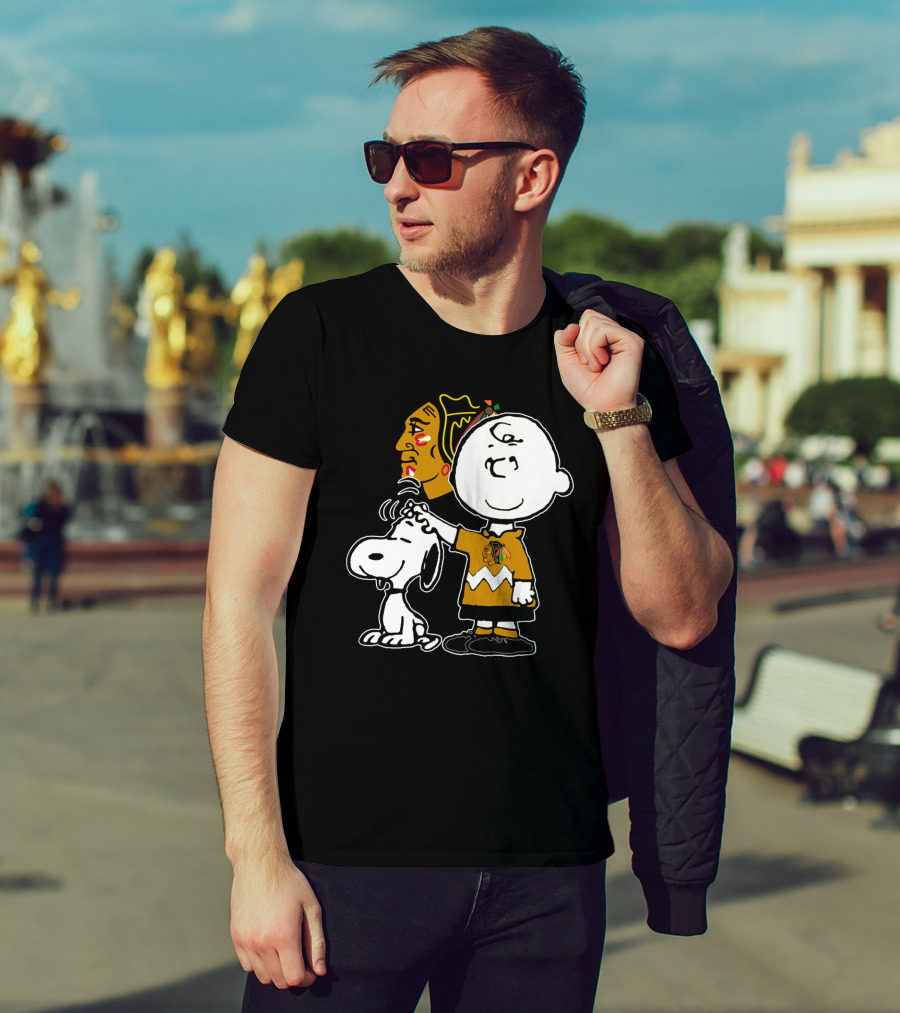 Chicago Blackhawks Charlie Brown And Snoopy T-Shirt