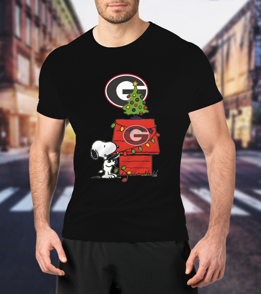 Snoopy Christmas Georgia Bulldogs Football Tree And Doghouse T-Shirt