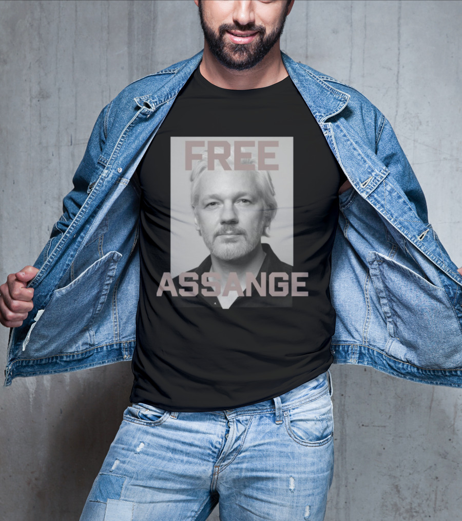 Kari Lake Wearing Free Assange T-Shirt
