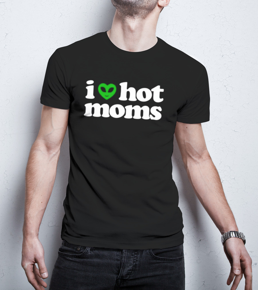 I Heart Hot Moms Alien Face Green T-Shirt