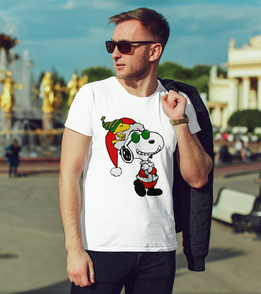 Snoopy And Woodstock Peanuts Merry Christmas Santa Hat And Sunglasses T-Shirt