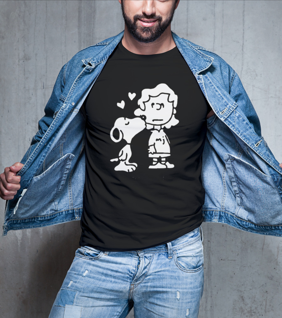 Puppy Love Snoopy Kissing Lucy Peanuts Hearts T-Shirt
