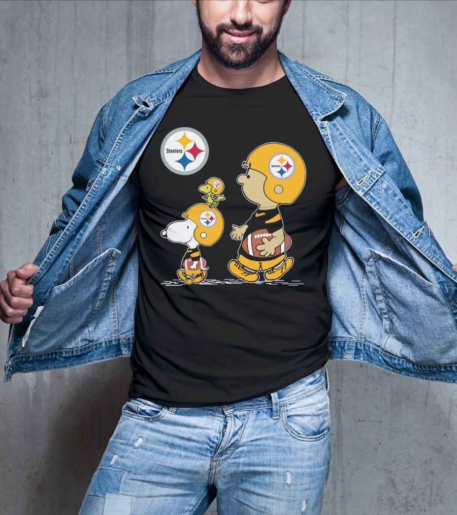 Steelers Christmas Peanuts Cute Football Charlie Brown Snoopy Woodstock T-Shirt