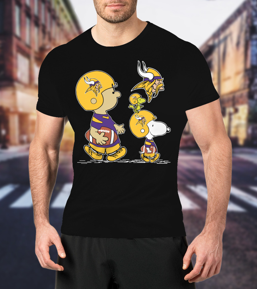 Christmas Peanuts Cute Football Vikings Charlie Brown Snoopy Woodstock T-Shirt