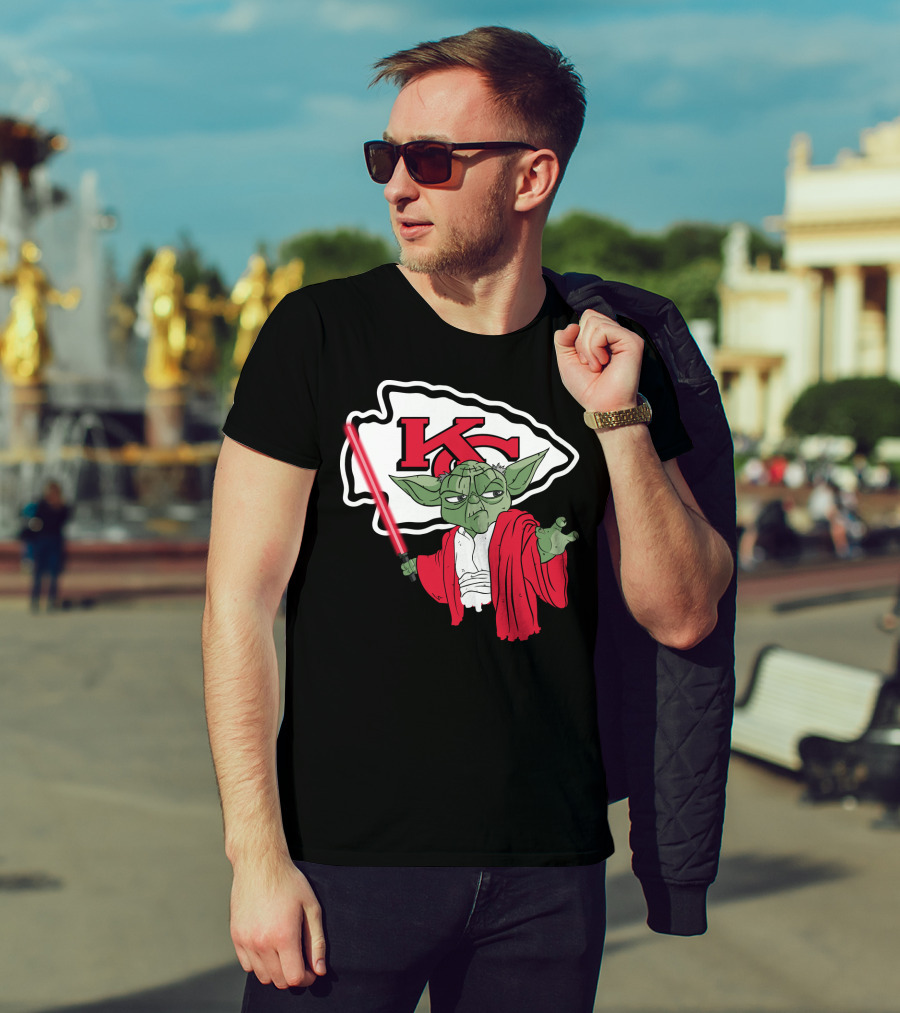 Kansas City Chiefs Yoda Lightsaber Fan T-Shirt