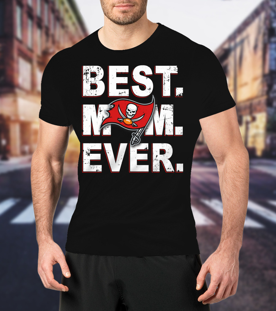 Best Mom Ever Buccaneers Flag Skull And Swords T-Shirt