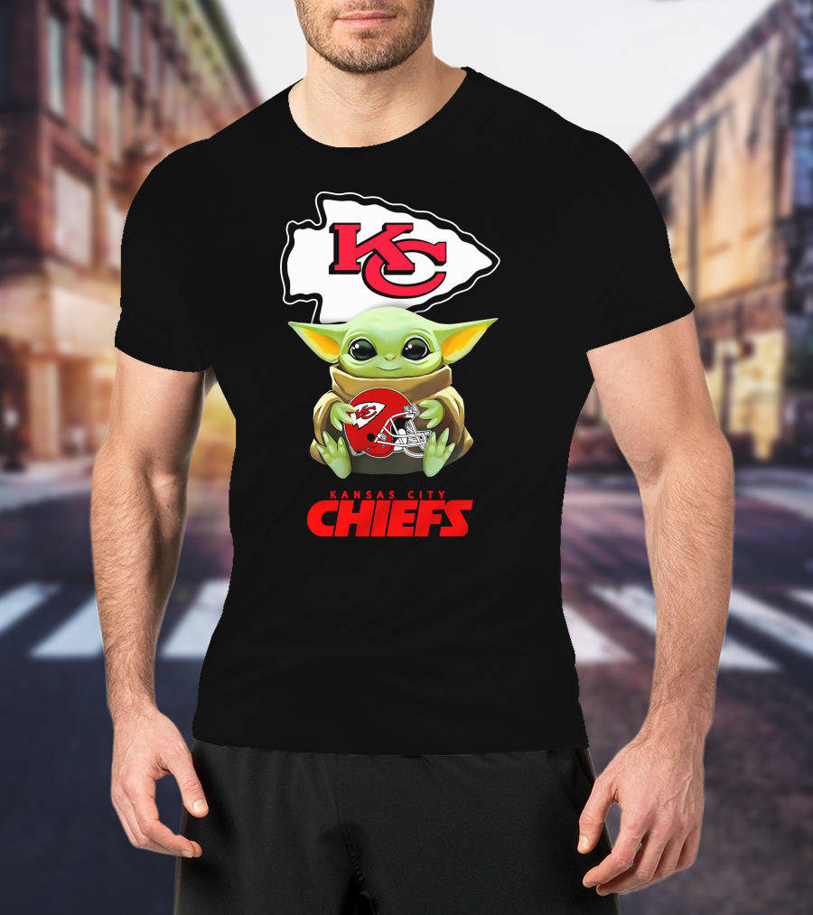 Kansas City Chiefs Baby Yoda Holding Chiefs Helmet Star Wars T-Shirt