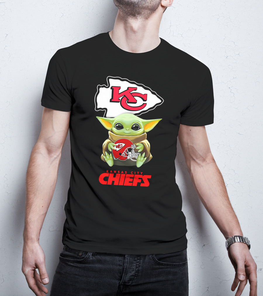 Kansas City Chiefs Baby Yoda Holding Chiefs Helmet Star Wars T-Shirt