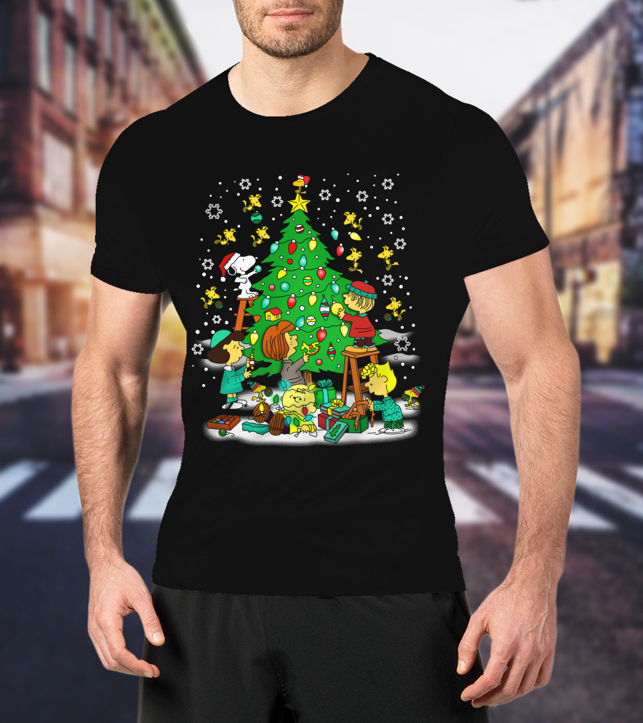 Peanuts Noel Christmas Tree Decorating With Snoopy And Friends T-Shirt