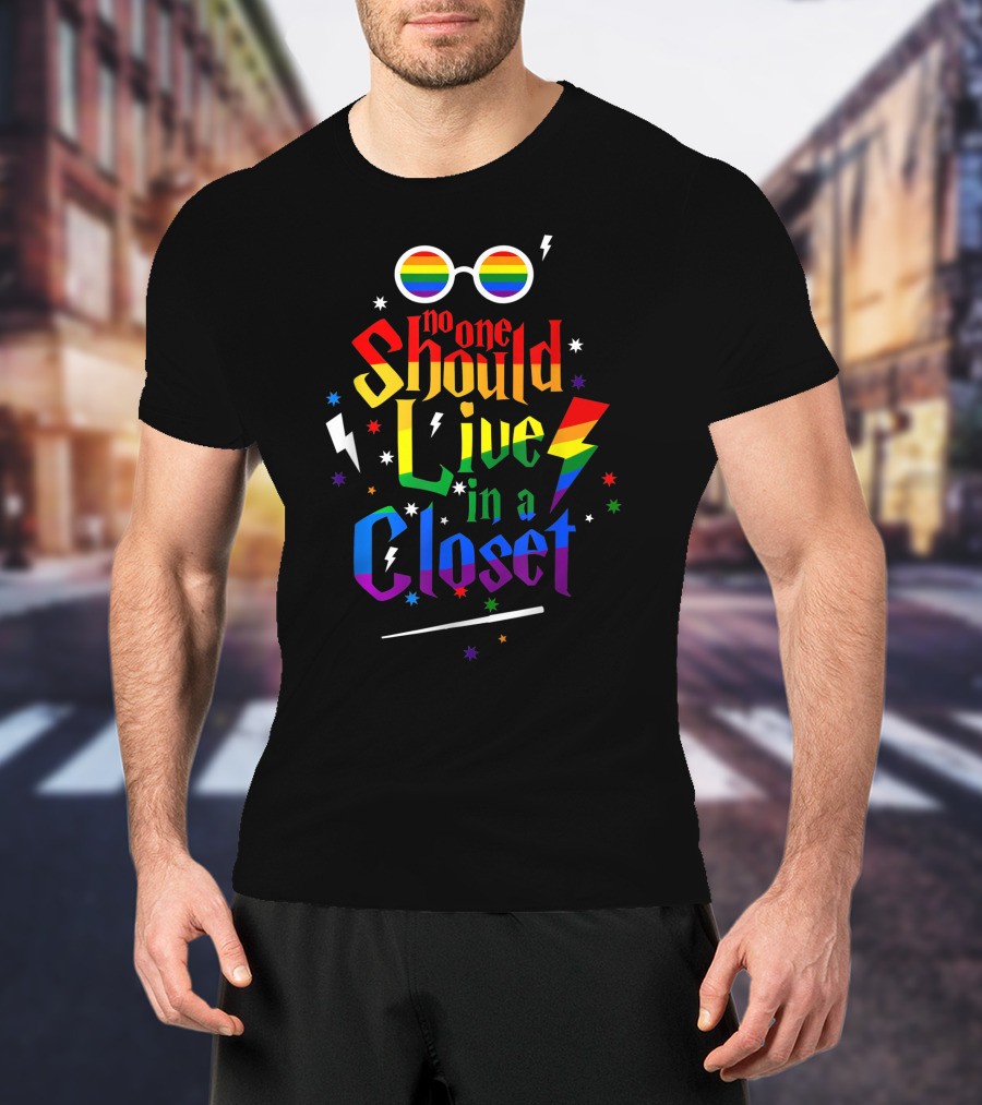 Pride Rainbow Glasses Lightning Quote No One Should Live In A Closet T-Shirt