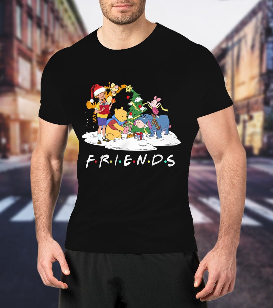FRIENDS Winnie The Pooh Christmas Tree Gathering ZN658 T-Shirt