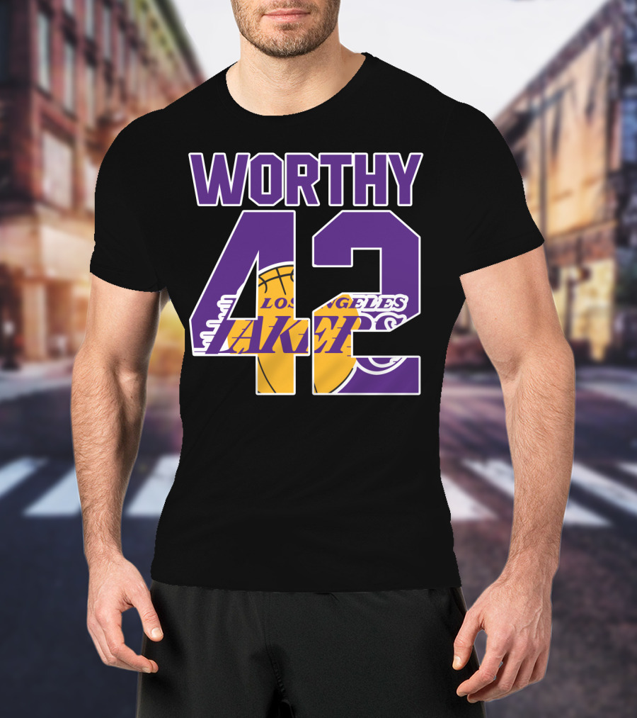 Worthy 42 Los Angeles Lakers Basketball T-Shirt