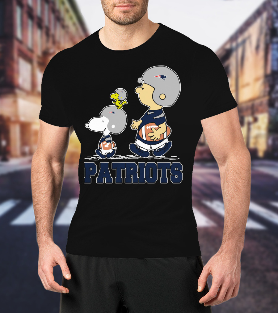 Snoopy Woodstock And New England Patriots Football Fans Peanuts Charlie Brown T-Shirt