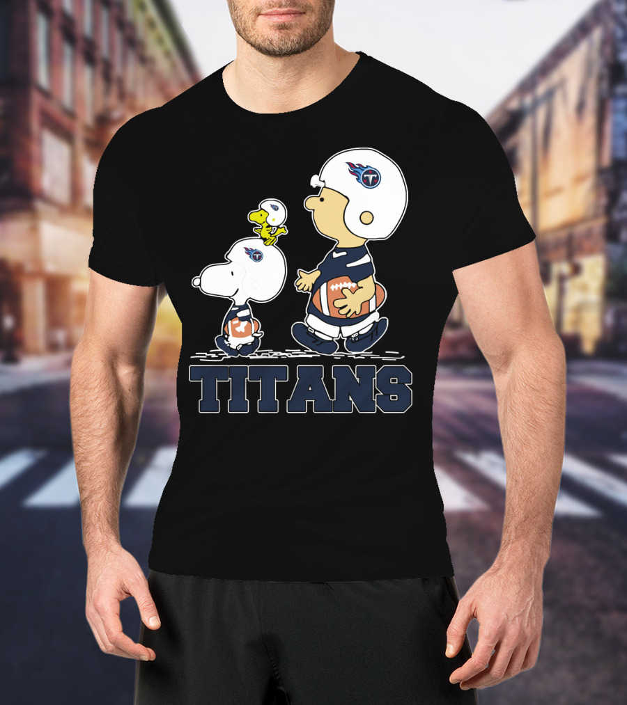 Snoopy And Woodstock With Tennessee Titans Helmets And Footballs T-Shirt