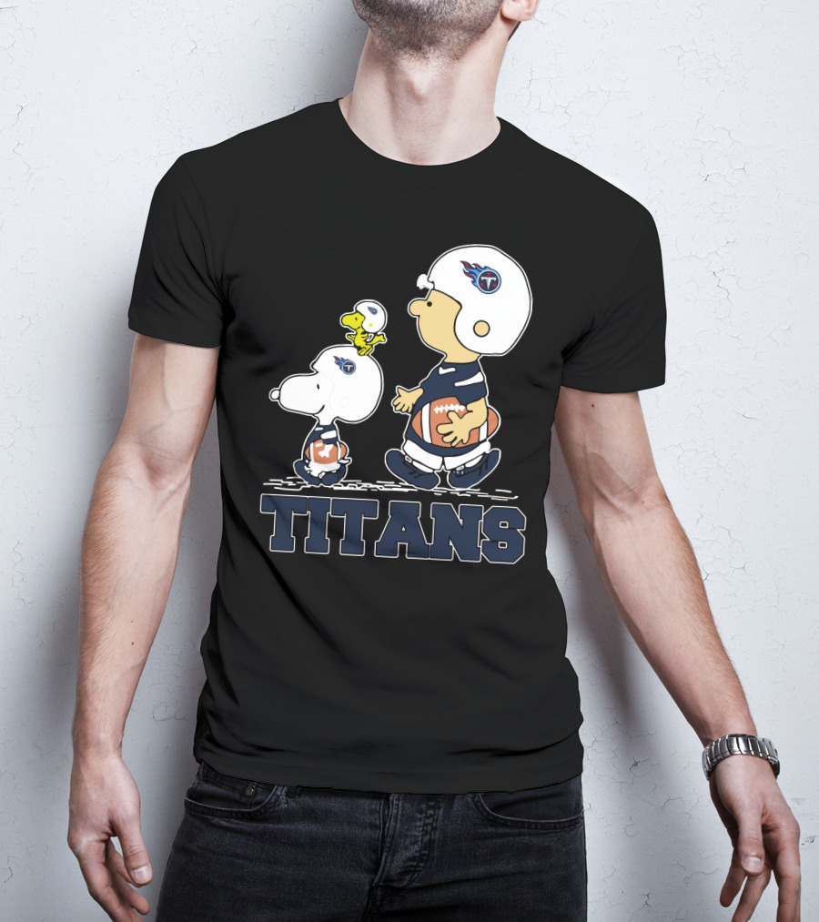 Snoopy And Woodstock With Tennessee Titans Helmets And Footballs T-Shirt