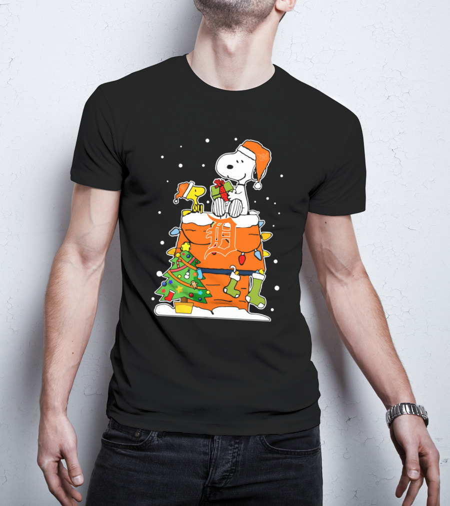 Detroit Tigers Snoopy Christmas Snow Baseball Fan Gift T-Shirt