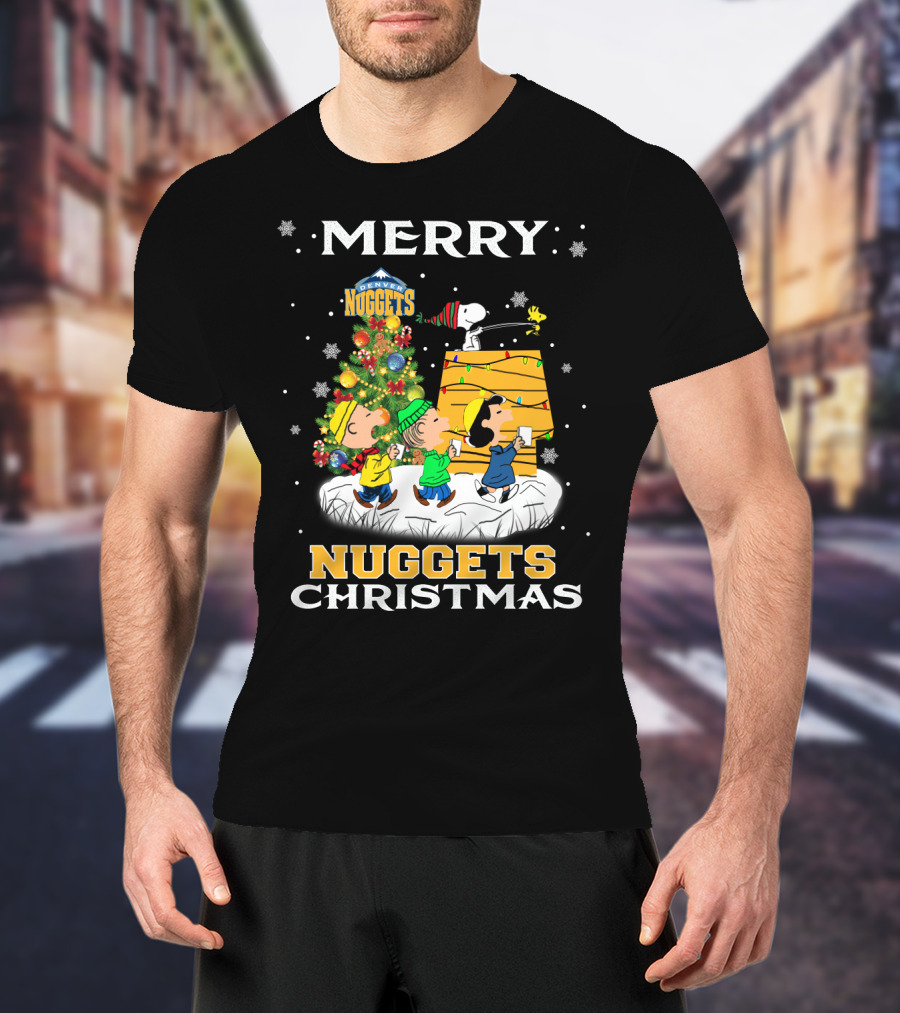 Merry Denver Nuggets Christmas Peanuts Characters And Snoopy Decorate Tree T-Shirt