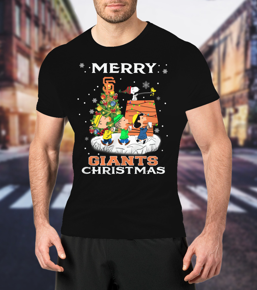 Merry San Francisco Giants Christmas Snoopy Woodstock Peanuts Tree Snowflakes T-Shirt