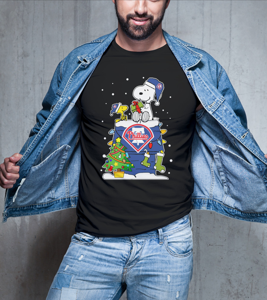 Snoopy And Woodstock With Philadelphia Phillies Christmas Present T-Shirt