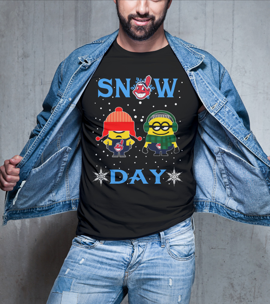 Snow Day Cleveland Indians Vs Minion Winter Fun T-Shirt