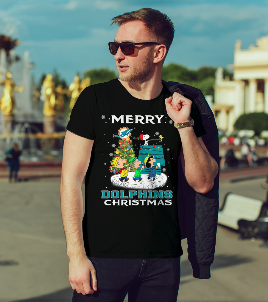 Merry Miami Dolphins Christmas With Snoopy And Woodstock Holiday Scene T-Shirt