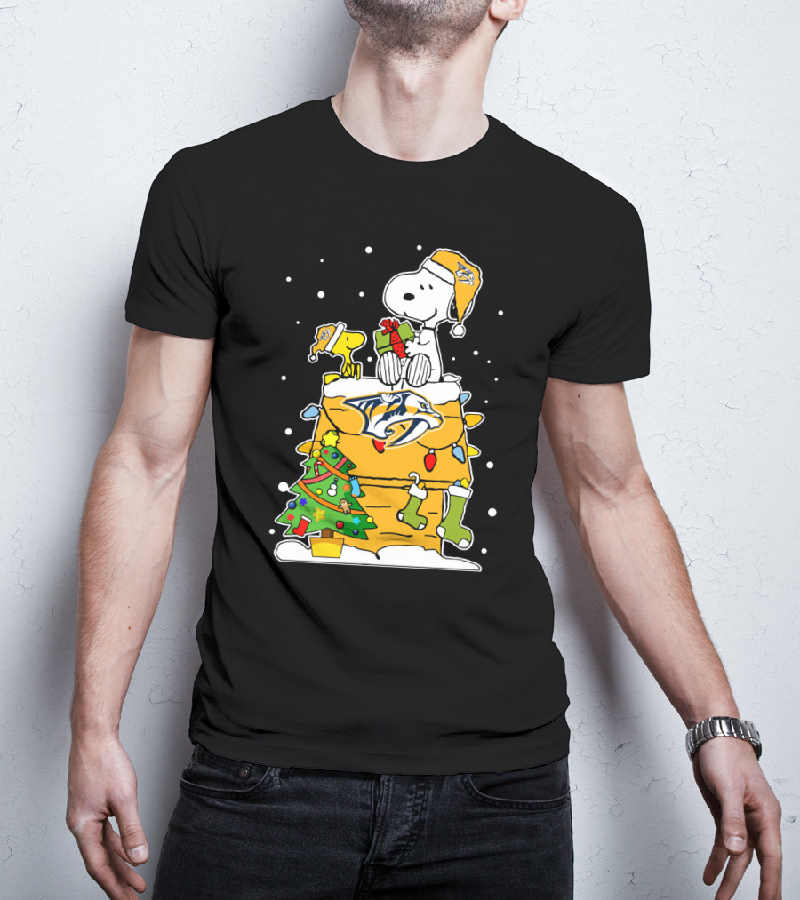 Nashville Predators Snoopy Christmas Doghouse With Woodstock And Holiday Decor T-Shirt
