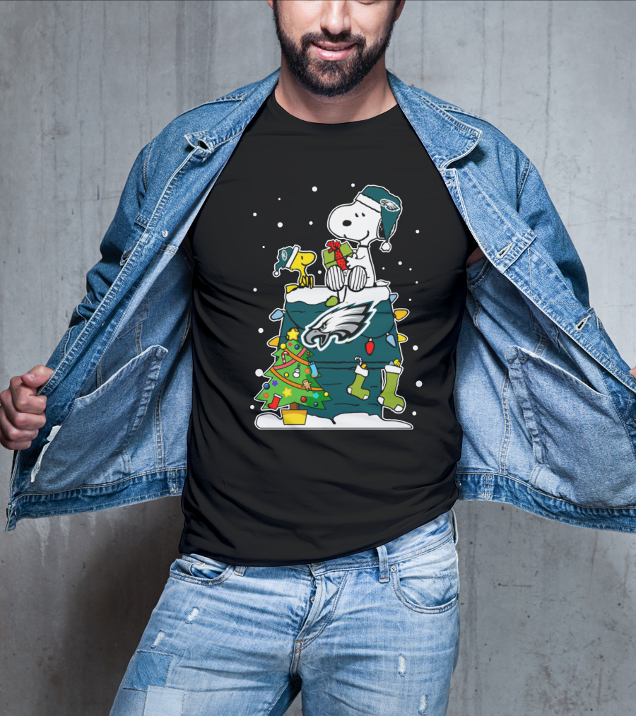 Philadelphia Eagles Snoopy Christmas Doghouse With Woodstock And Lights T-Shirt