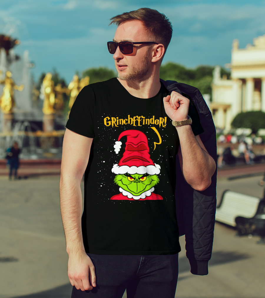 Grinche FFindor Grinch Santa Hat Snowflakes Christmas T-Shirt