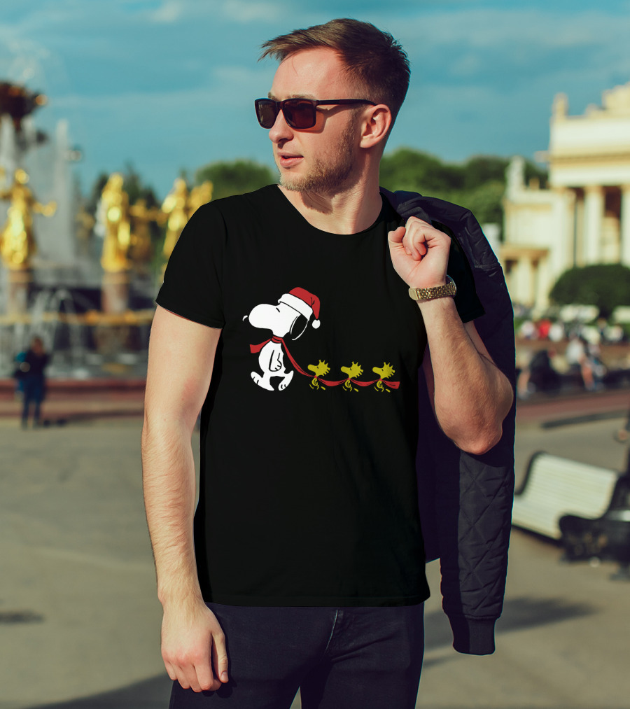 Snoopy Santa Hat Woodstock Parade Peanuts Christmas Holiday T-Shirt