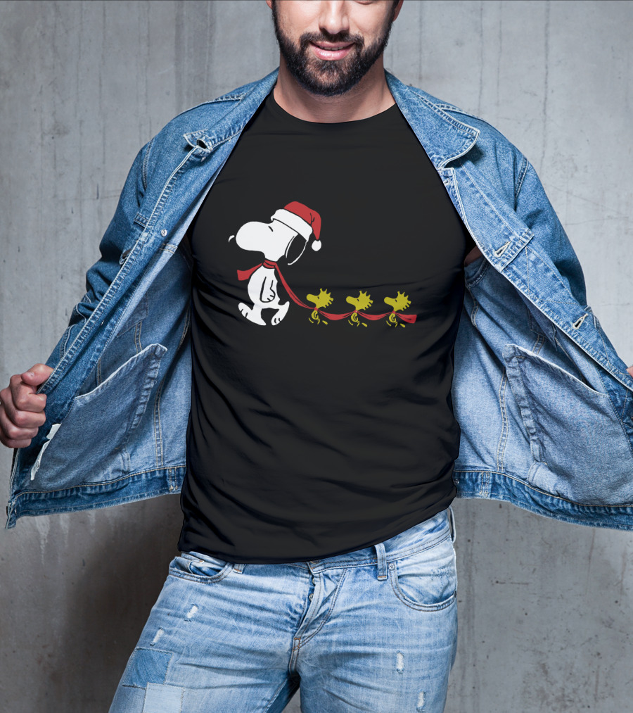 Snoopy Santa Hat Woodstock Parade Peanuts Christmas Holiday T-Shirt