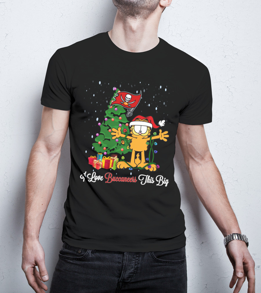 I Love Buccaneers This Big Tampa Bay Buccaneers Christmas Tree And Presents T-Shirt