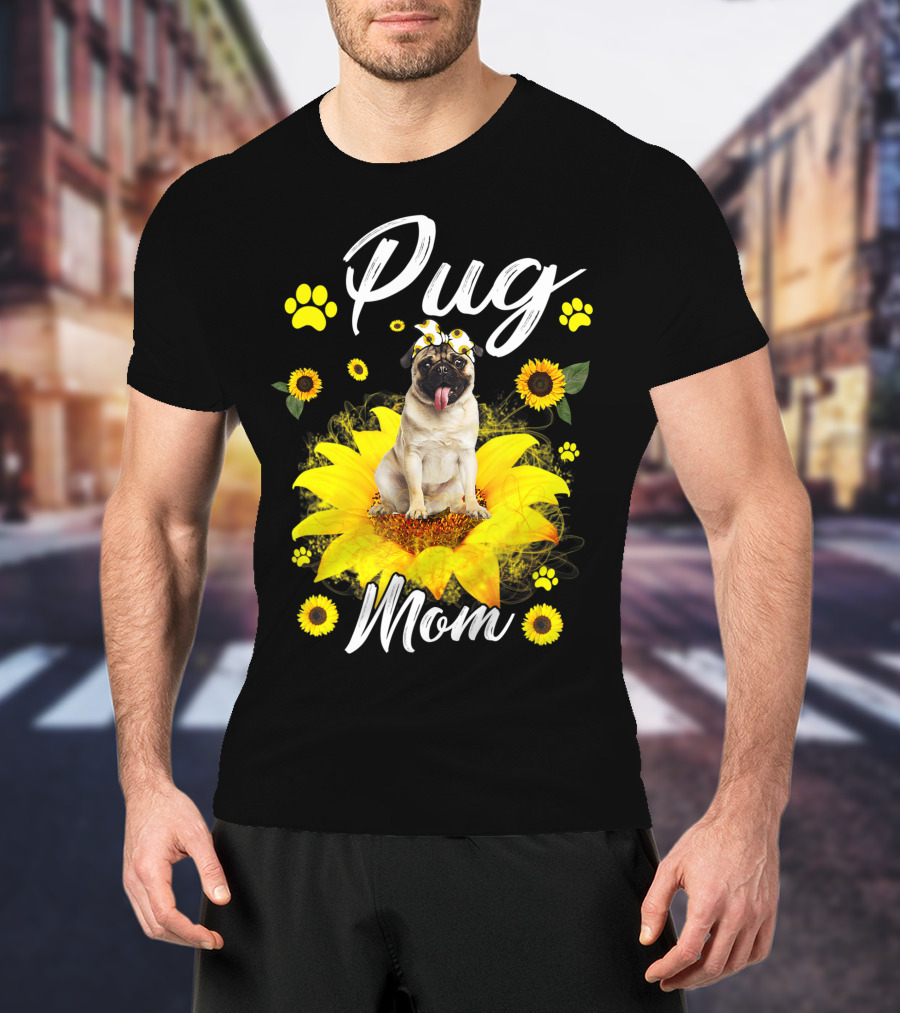 Pug Mom Sunflower Dog Paw Graphics T-Shirt