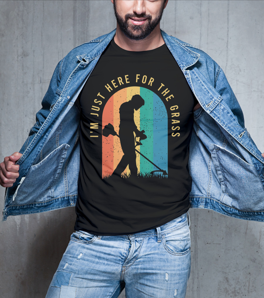 I'm Just Here For The Grass Landscaper Clothing For A Lover Of Landscaping T-Shirt