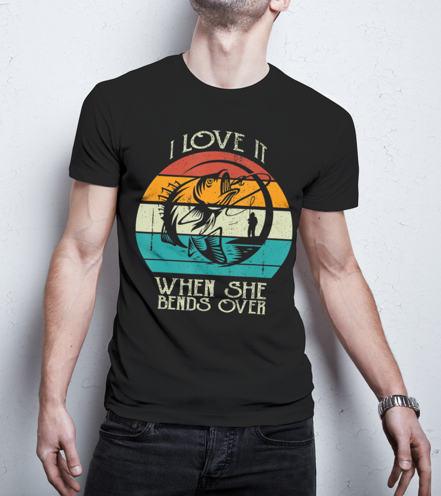 I Love It When She Bends Over Vintage Fishing Lover Retro Sunset T-Shirt