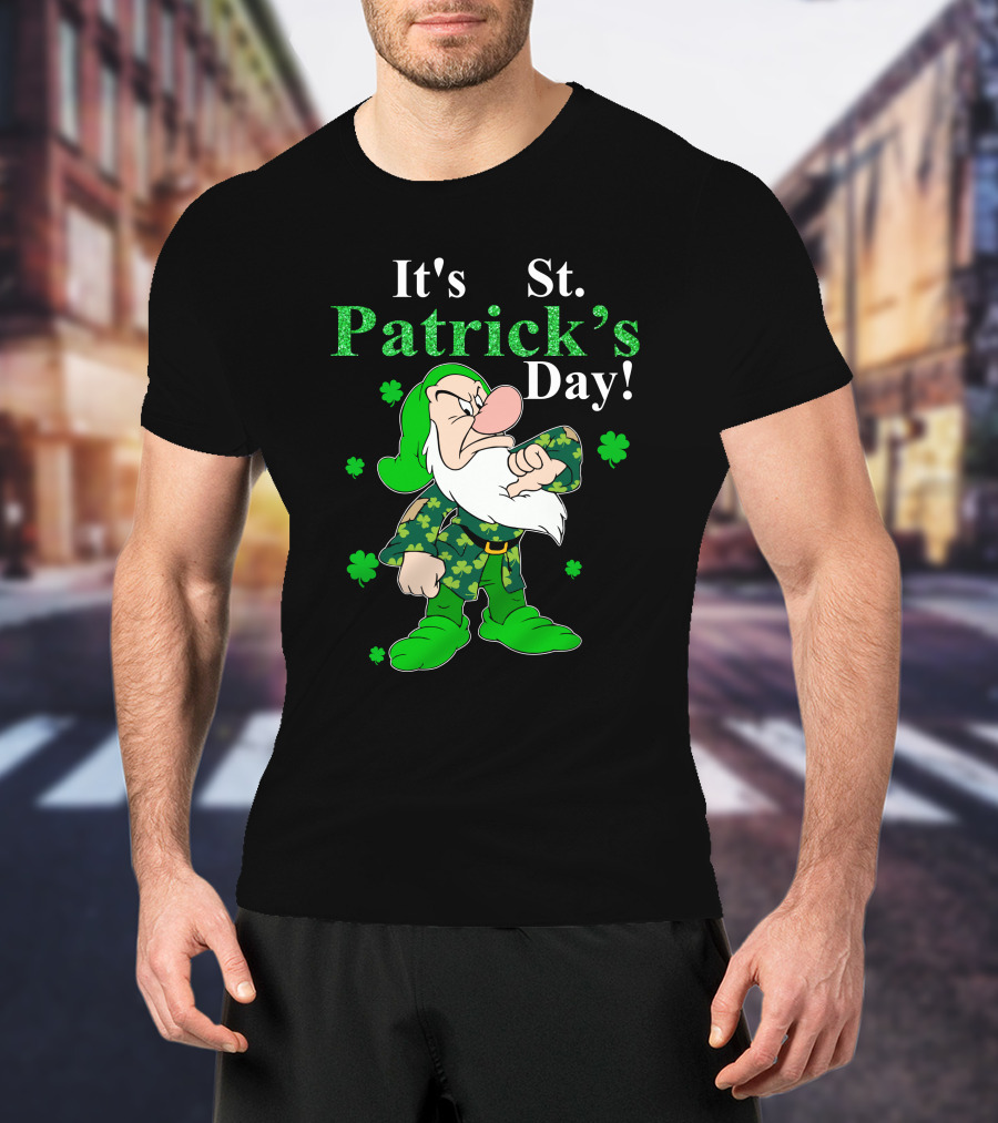 It's St Patrick's Day Grumpy Dwarf Shamrocks Green T-Shirt