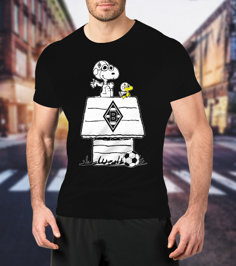 Borussia Mönchengladbach Snoopy And Woodstock Soccer Doghouse T-Shirt