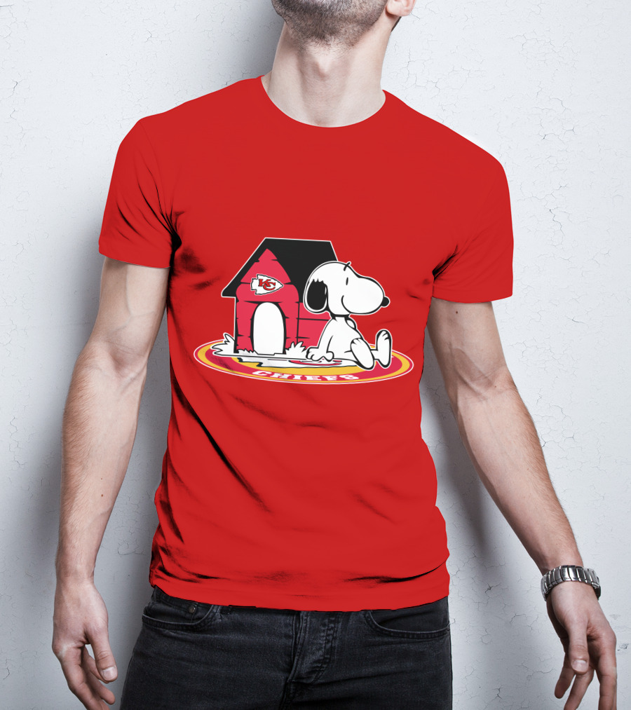 Kansas City Chiefs Snoopy Doghouse Football Fan Forever T-Shirt