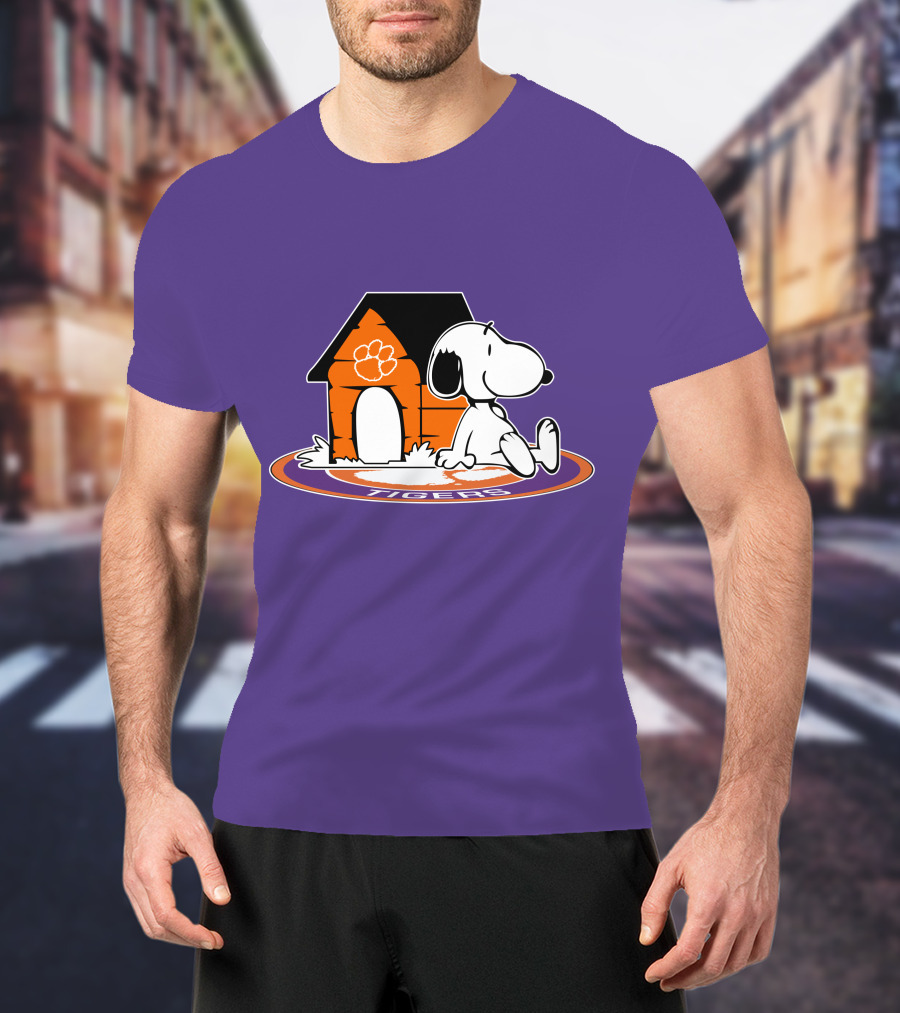 Clemson Tigers Football Forever Snoopy Doghouse Fan T-Shirt