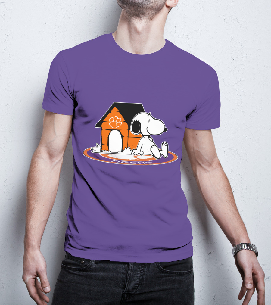 Clemson Tigers Football Forever Snoopy Doghouse Fan T-Shirt