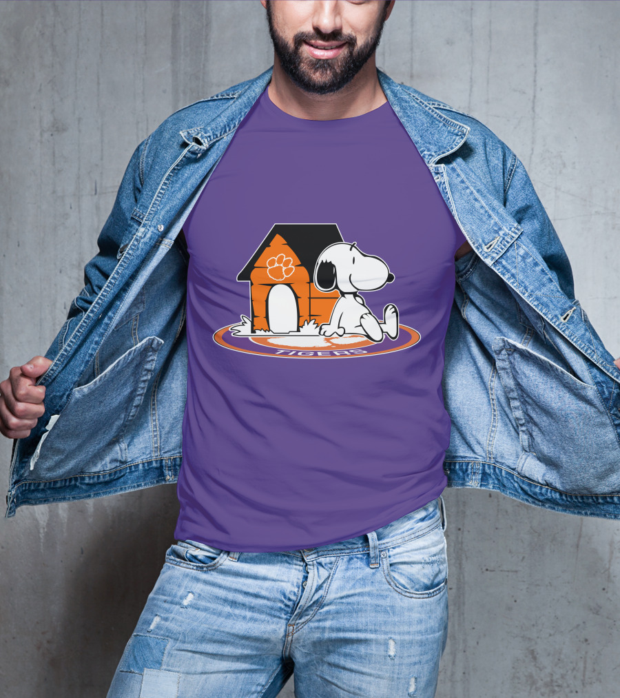Clemson Tigers Football Forever Snoopy Doghouse Fan T-Shirt