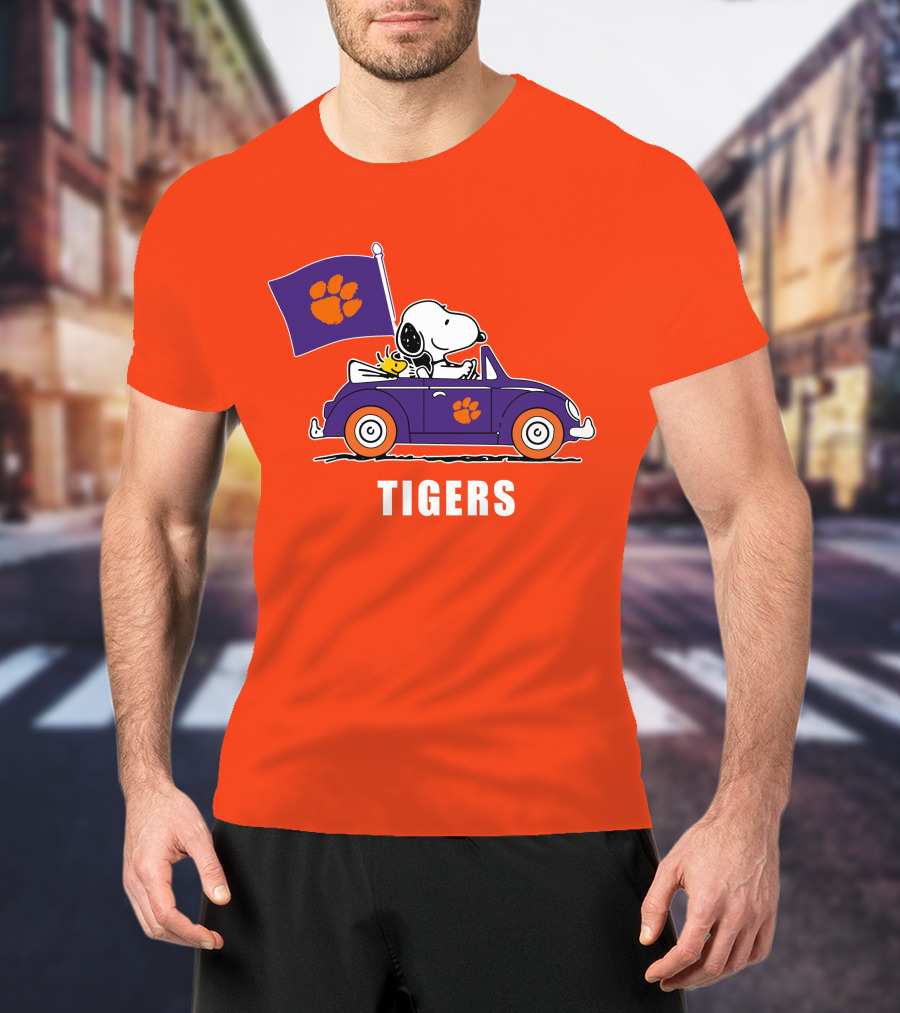 Clemson Tigers Snoopy Driving With Woodstock In Purple Car T-Shirt