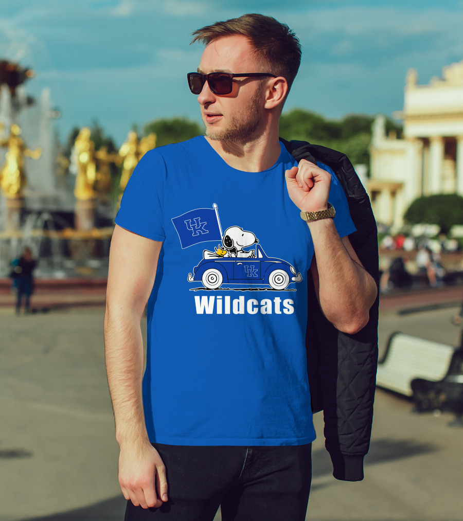 Snoopy Driving Kentucky Wildcats Car With Woodstock And UK Flag T-Shirt