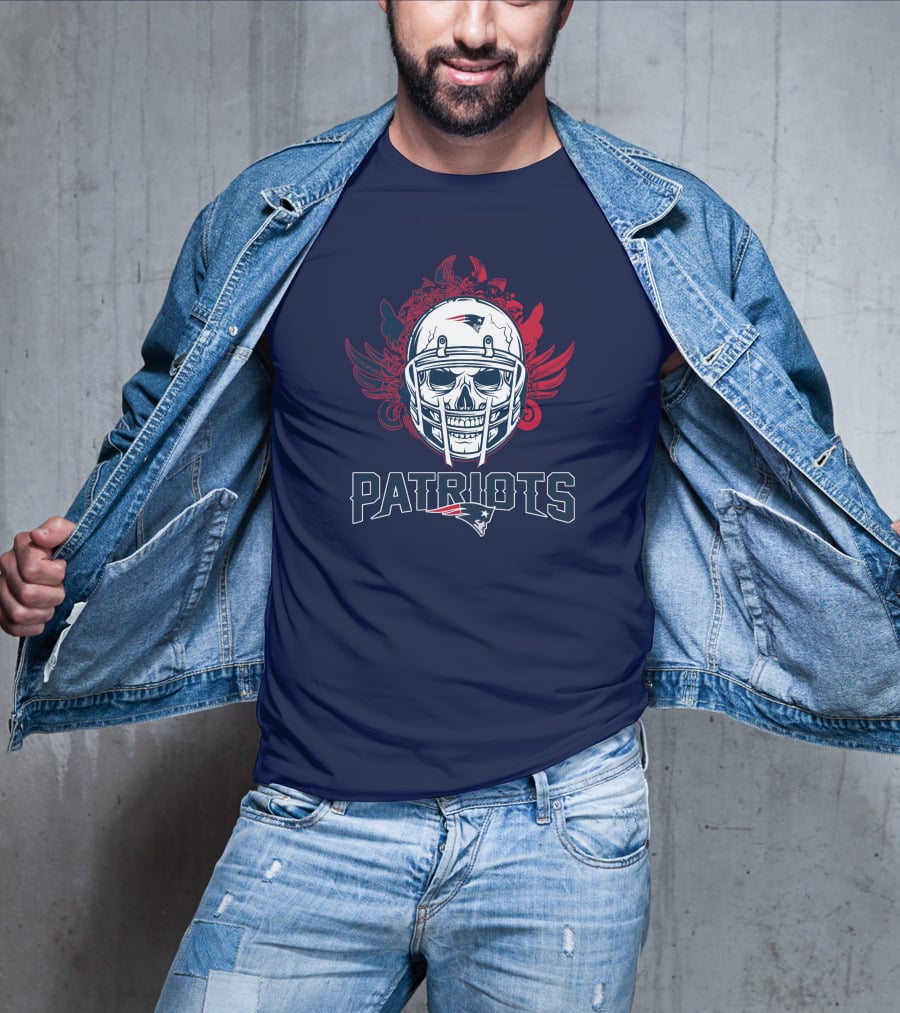 New England Patriots Skull Helmet Sports T-Shirt