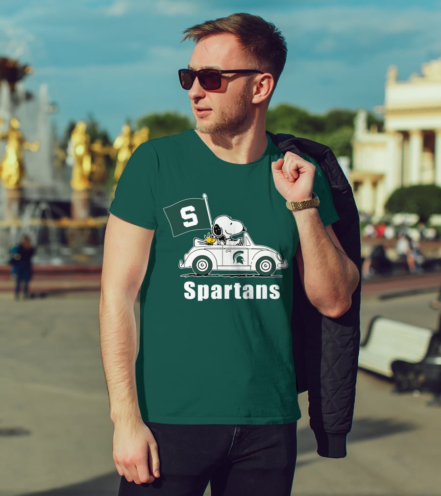 Snoopy Driving With Michigan State Spartans Flag T-Shirt