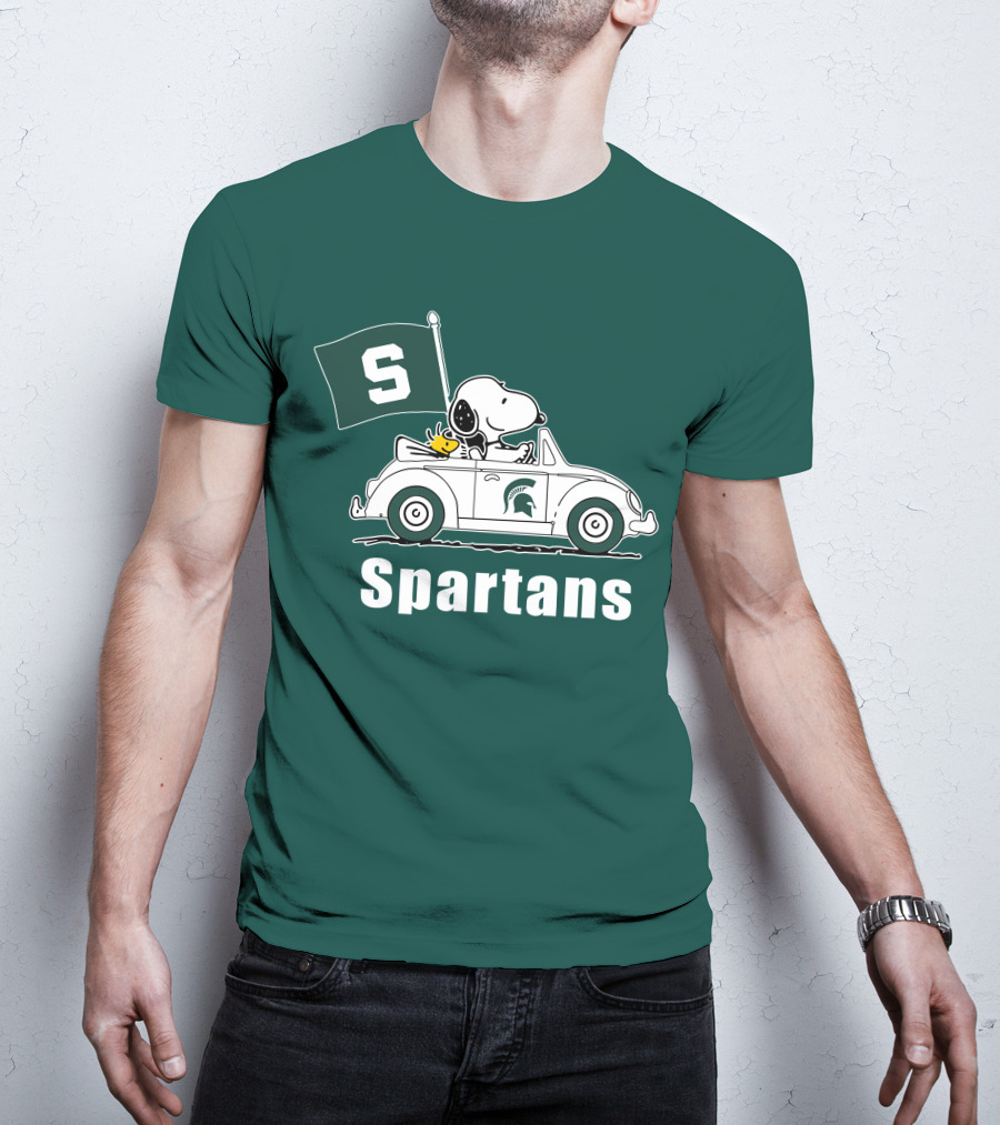Snoopy Driving With Michigan State Spartans Flag T-Shirt