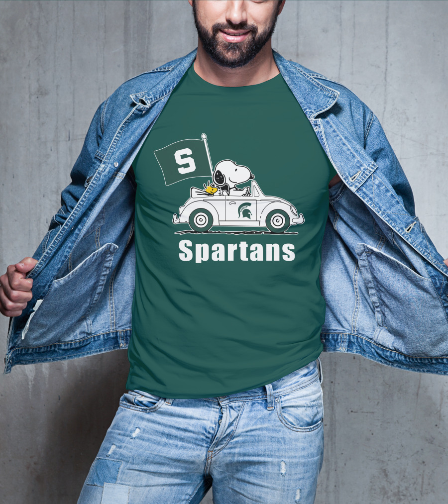 Snoopy Driving With Michigan State Spartans Flag T-Shirt