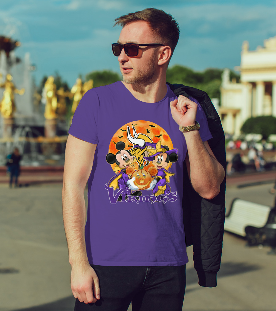 Vikings Halloween Mickey Mouse And Minnie Mouse Football Pumpkin T-Shirt